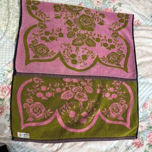 Vtg Fashion Manor MCM 2 Tone Pink Green Sculpted Floral Rose Bath Towel 23x43"